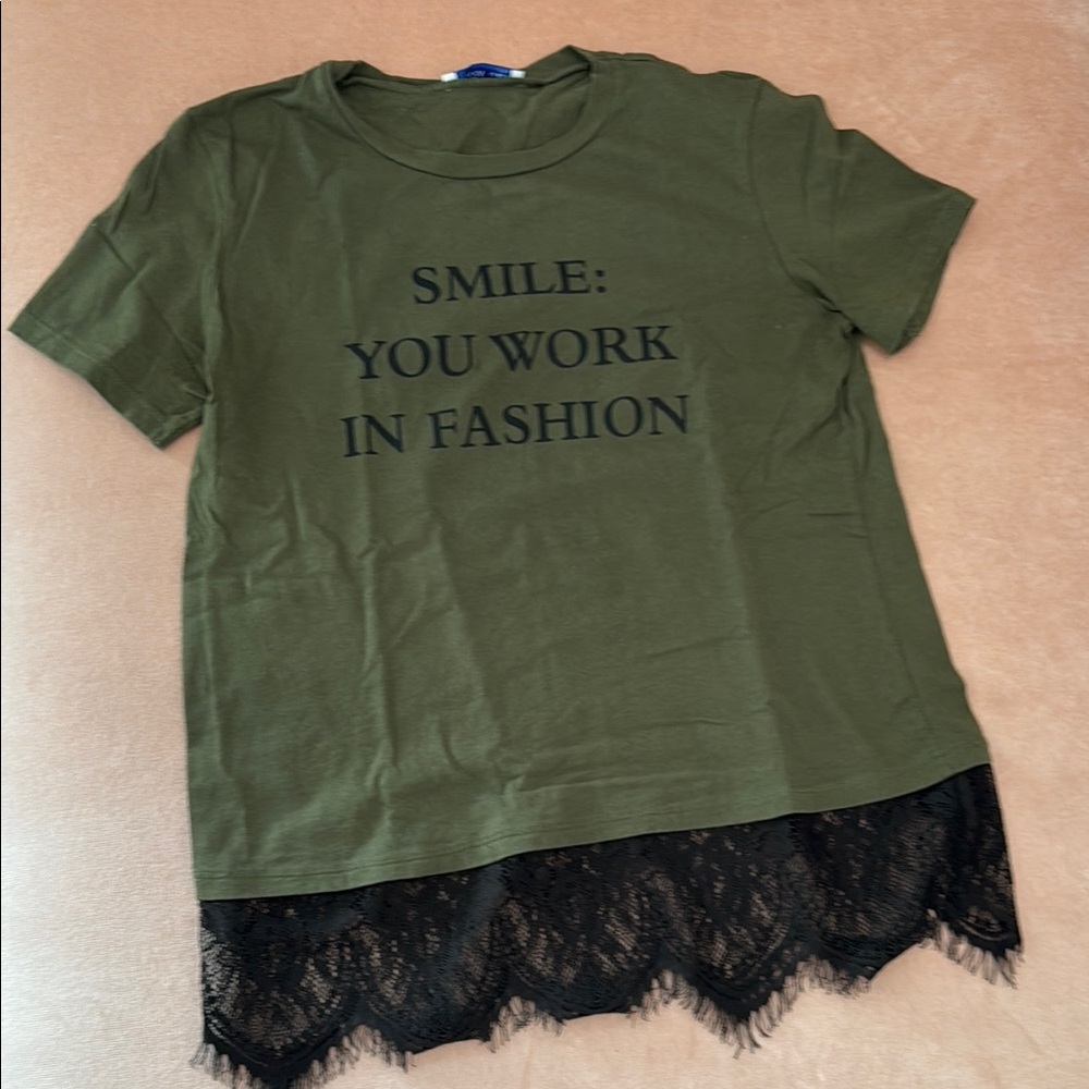 Zara "Smile You Work in Fashion" t-shirt sz S